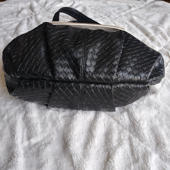 - Simplyvera Vera Wang handbag. - Picture 3 of 8